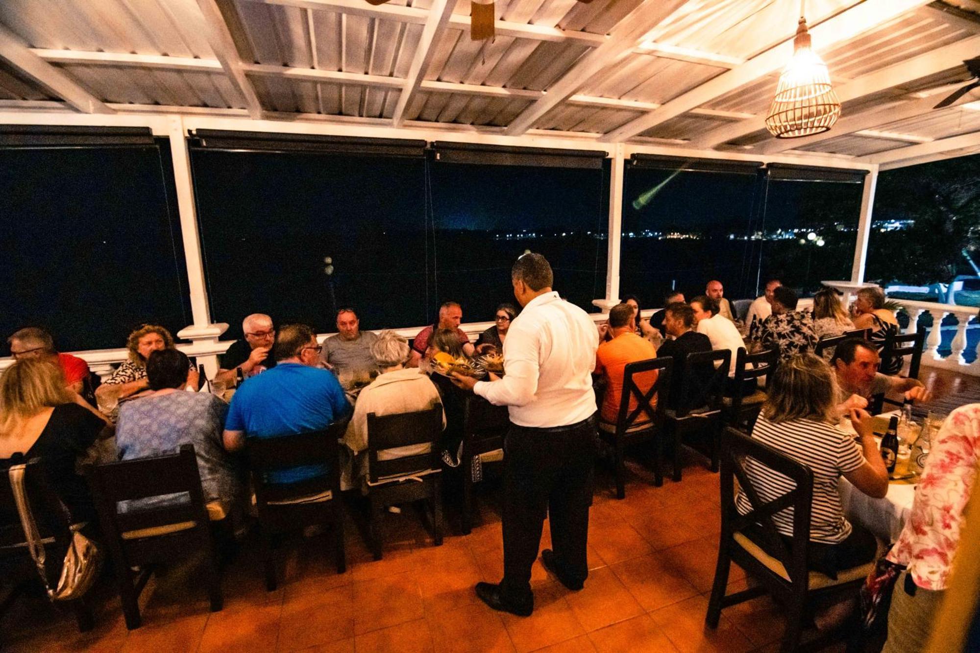 פלורס Hotel Villa Del Lago מראה חיצוני תמונה
